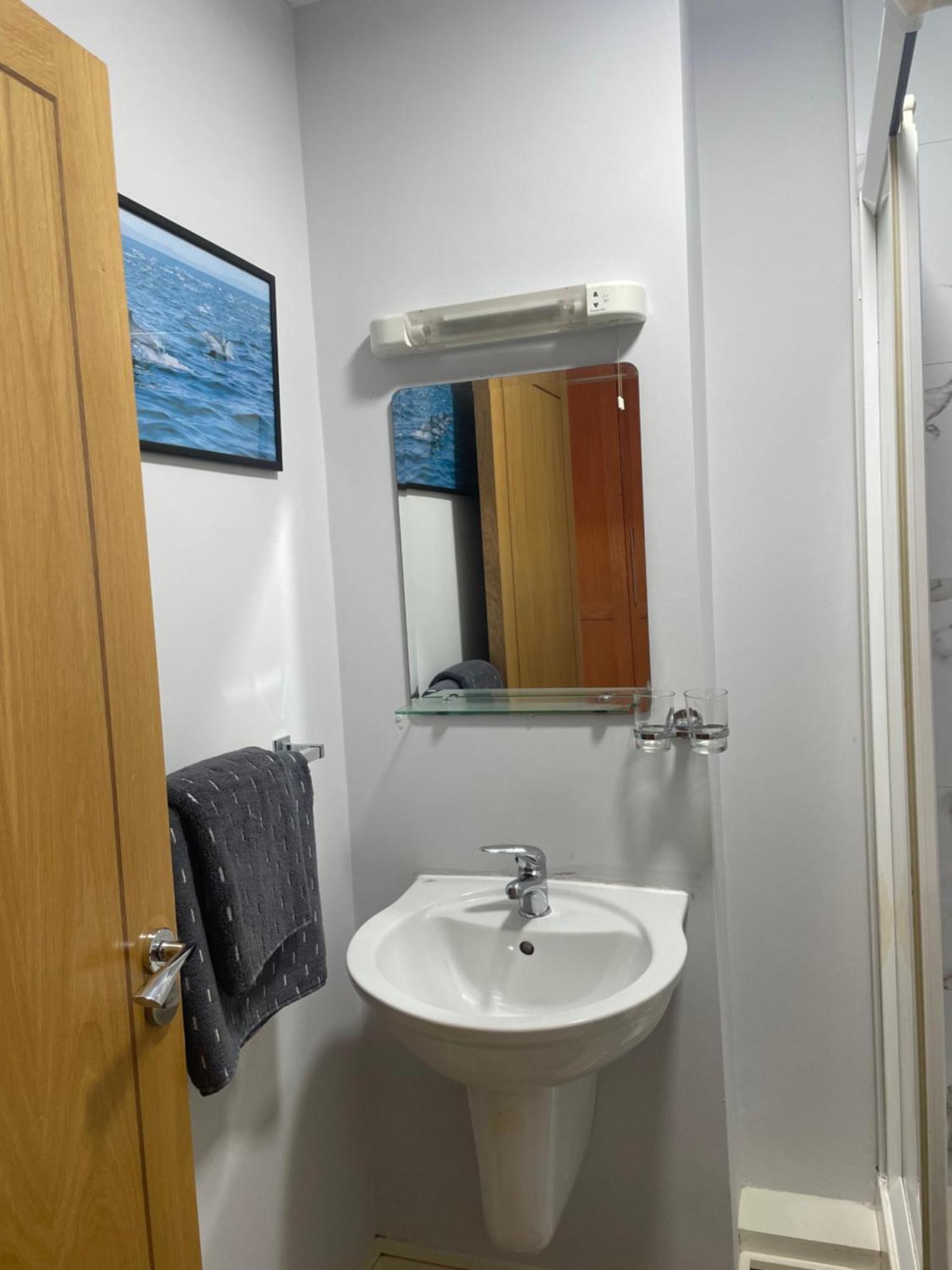 Appartamento Courthouse View Penthouse 2 Clifden Camera foto